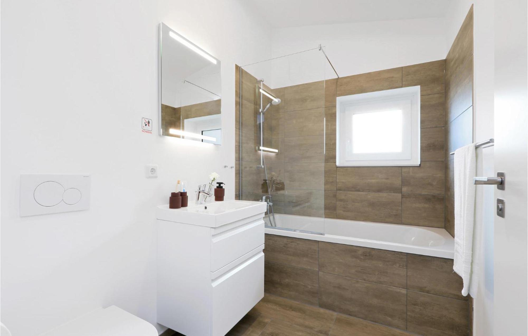 Cozy Home In Lembruch-Duemmer See With Sauna Extérieur photo